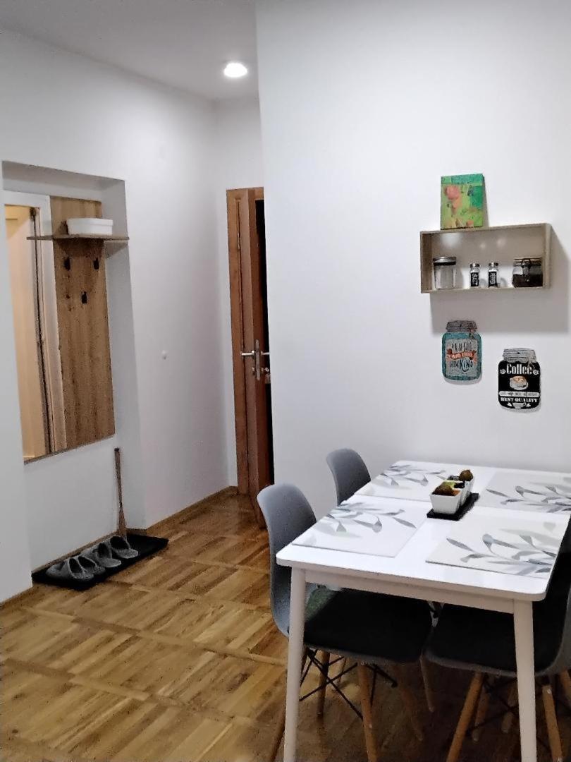 Fina Apartman Лесковац Екстер'єр фото